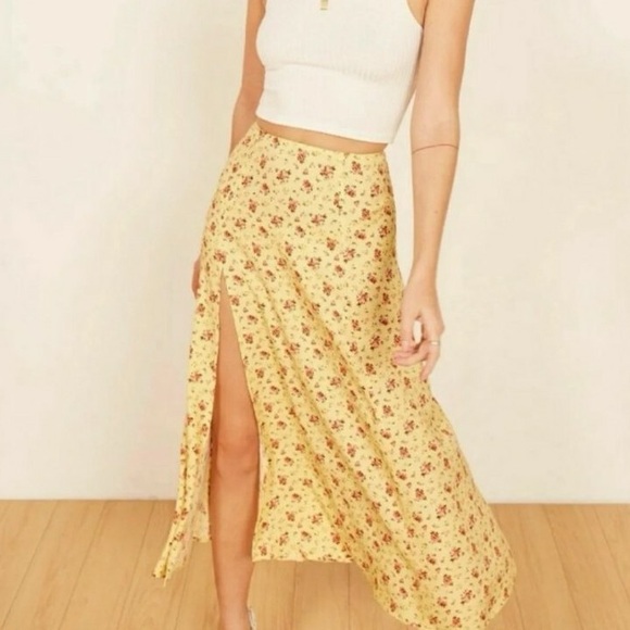 Reformation Zoe Skirt in Gwen Yellow Floral Mini Skirt with Slit - Picture 1 of 2